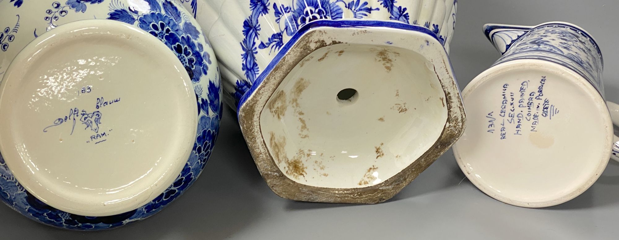 Three pieces of blue and white porcelain, one a.f.